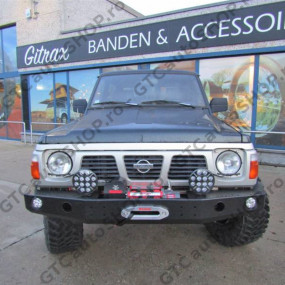 Bara fata F4x4 Nissan Patrol Y60 cu proiectoare